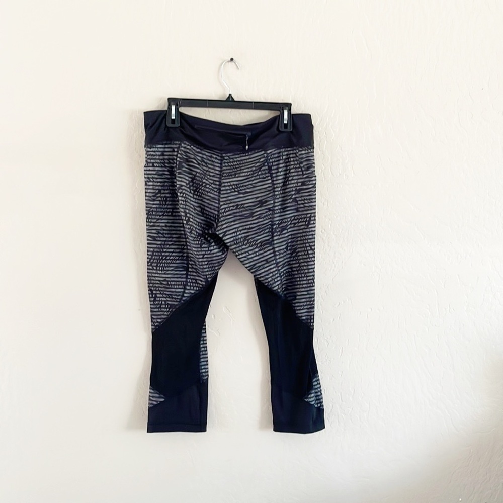 🌿Final Sale
Lululemon Run Top Speed Crop Luxtreme Striped Tropical Legging - Picture 4 of 10